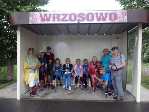 WĘDRUJEMY  NAWET  W  NIEPOGODĘ...