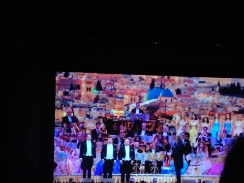 GWIAZDKA  Z  MAESTRO  ANDRE  RIEU .