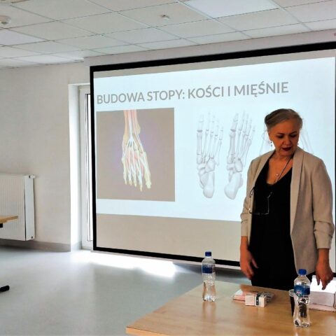 PODOLOGIA  W  MAŁYM  PALCU .