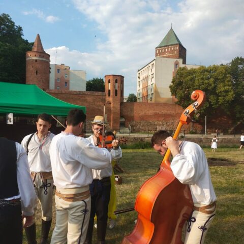 FOLKLOR  NAD  INĄ